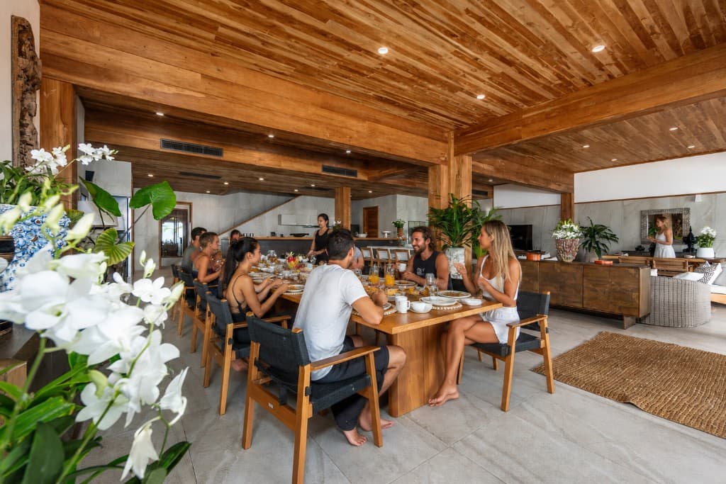 Abschiedsfrühstück in der Mangosteen Pool Villa — letzter gemeinsamer Moment