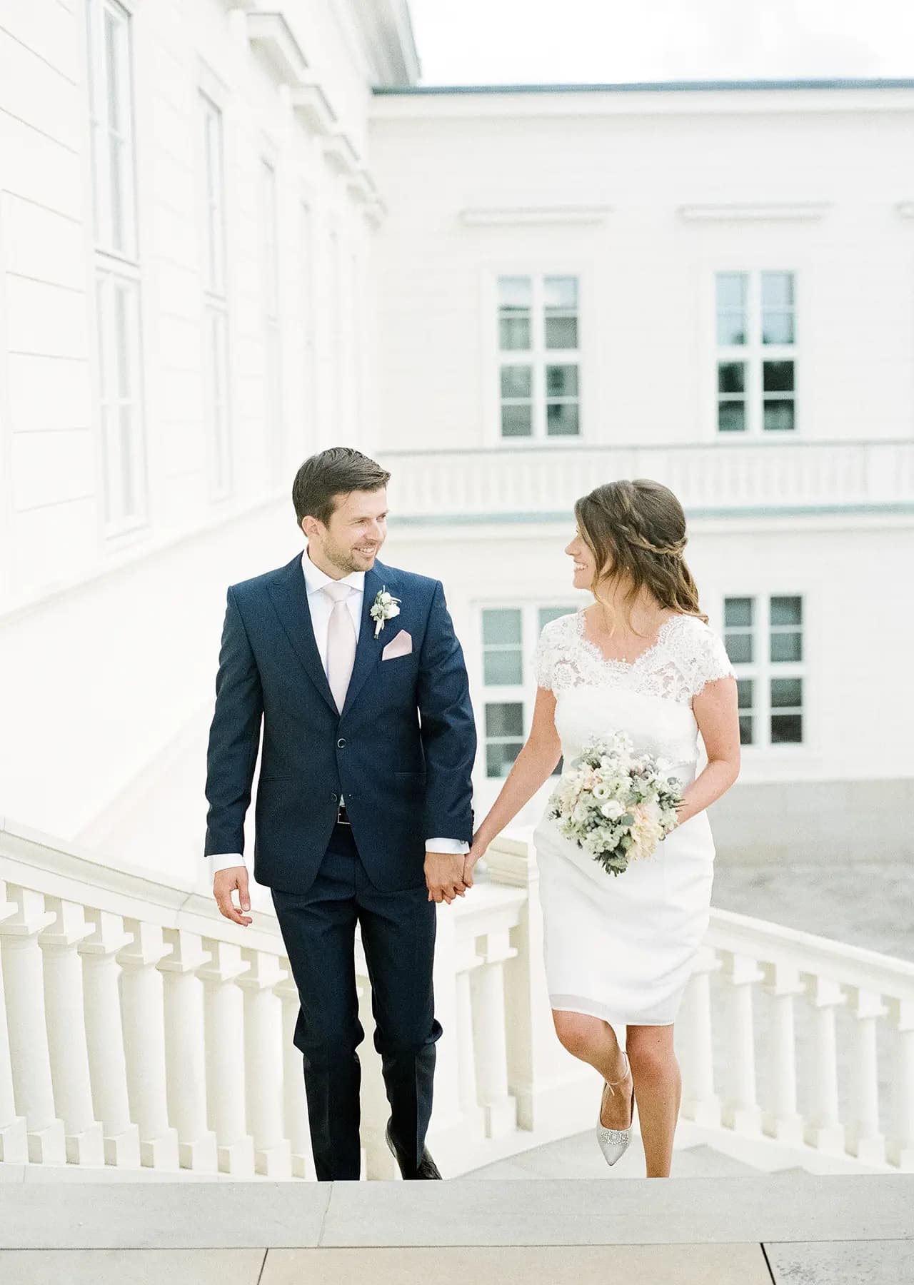 Couple walking — dynamic group photography