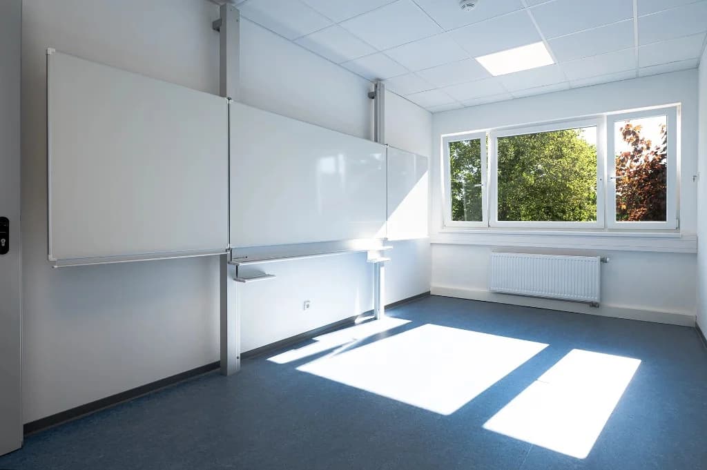 Interior photography — daylight-lit training room, Hannover