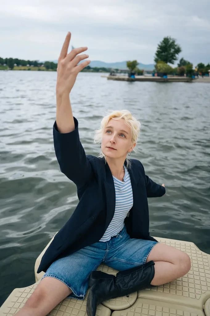 Editorial portrait by the water — outdoor shoot in Hannover