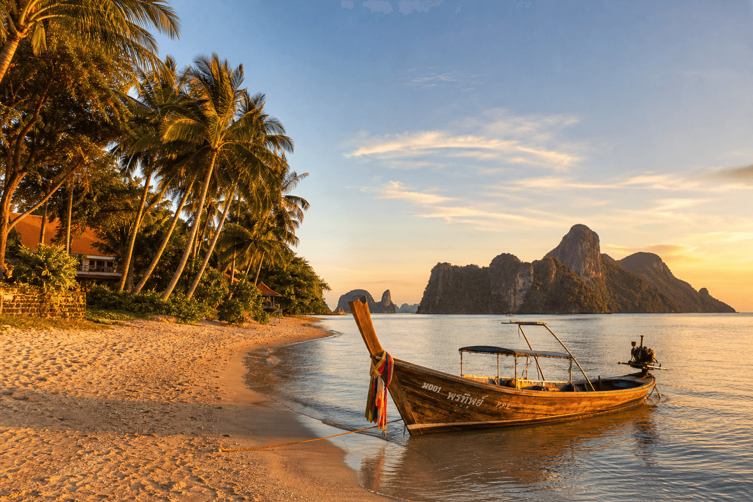 Thailand — Koh Samui tropischer Strand mit Longtail-Boot